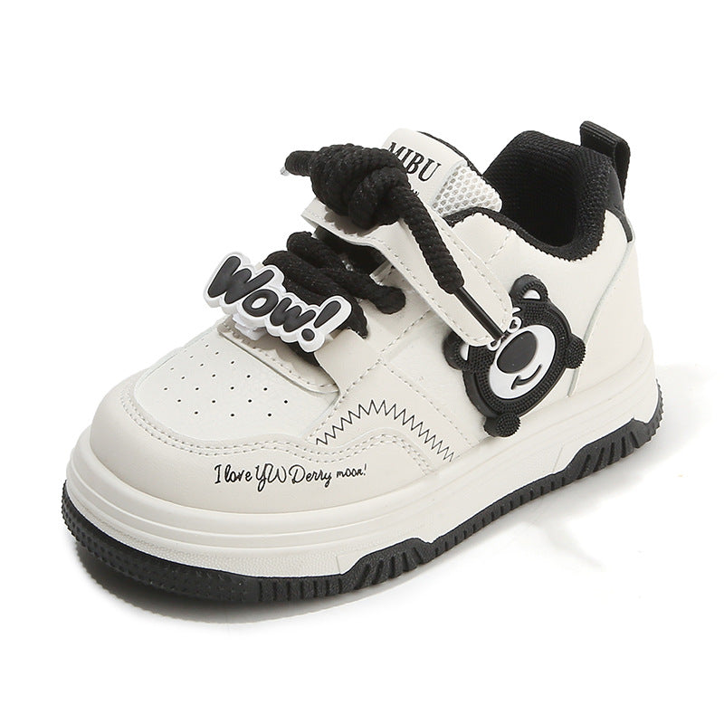 Children's sports shoes