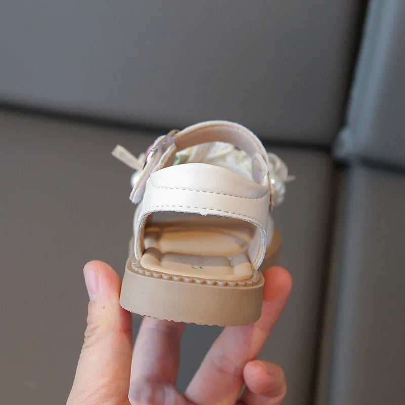 Girls' sandals, fairy-style beach shoes, summer new styles, pearl flower sandals with anti-slip soles, silver princess sandals