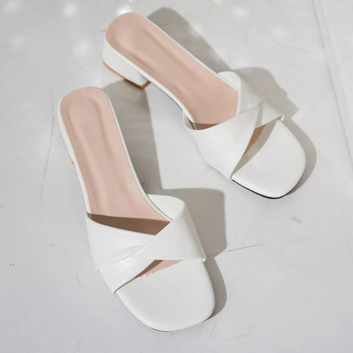 New Fashion Open Toe Solid Color Simple Leather Surface Versatile Candy Color Large Slippers Square Heel Shoes Women