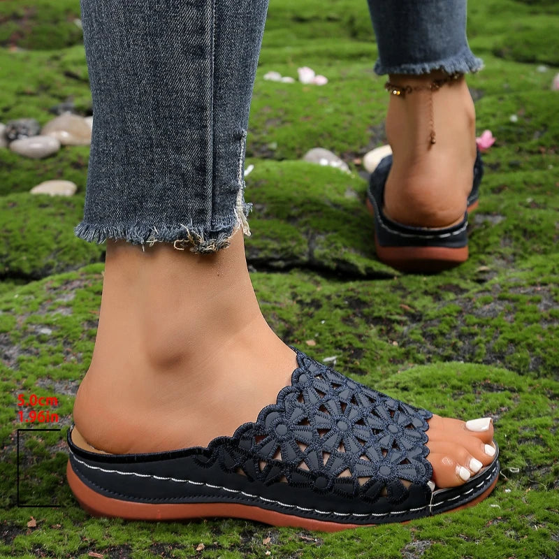 2025 Summer New Casual Hollow Flower Breathable Lightweight Women's Slippers Fashion Sandals Anti slip Women's Shoes