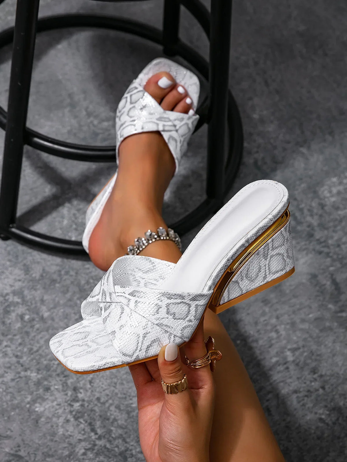 Women's Wedge Shoes 2026 Summer New Closed Toe Square Toe Casual Platforms Sandals Fashion Versatile Comfortable High Heels