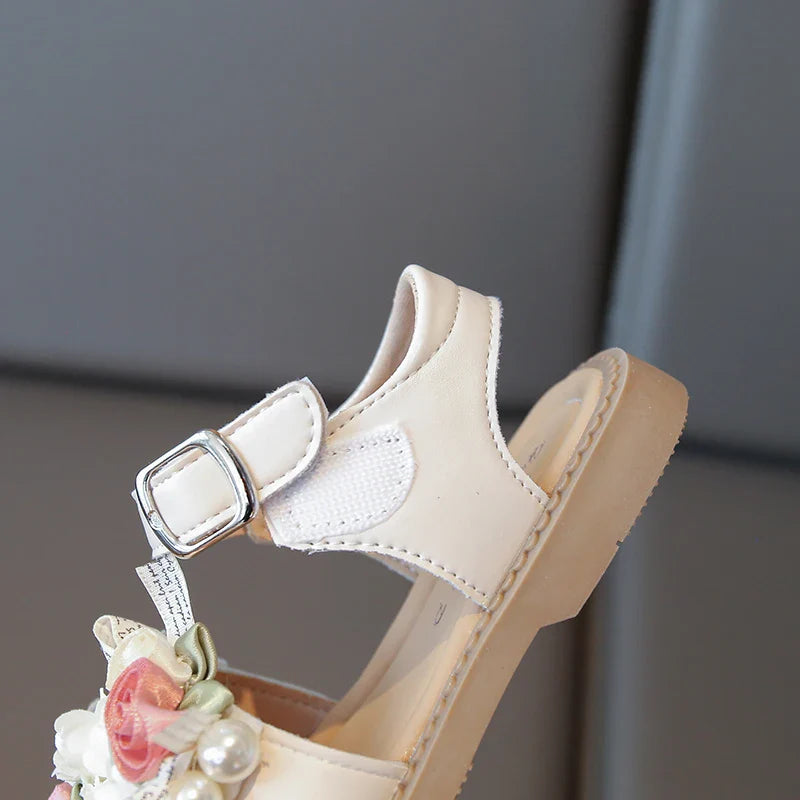 Girls' sandals, fairy-style beach shoes, summer new styles, pearl flower sandals with anti-slip soles, silver princess sandals