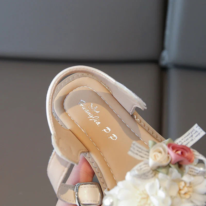 Girls' sandals, fairy-style beach shoes, summer new styles, pearl flower sandals with anti-slip soles, silver princess sandals