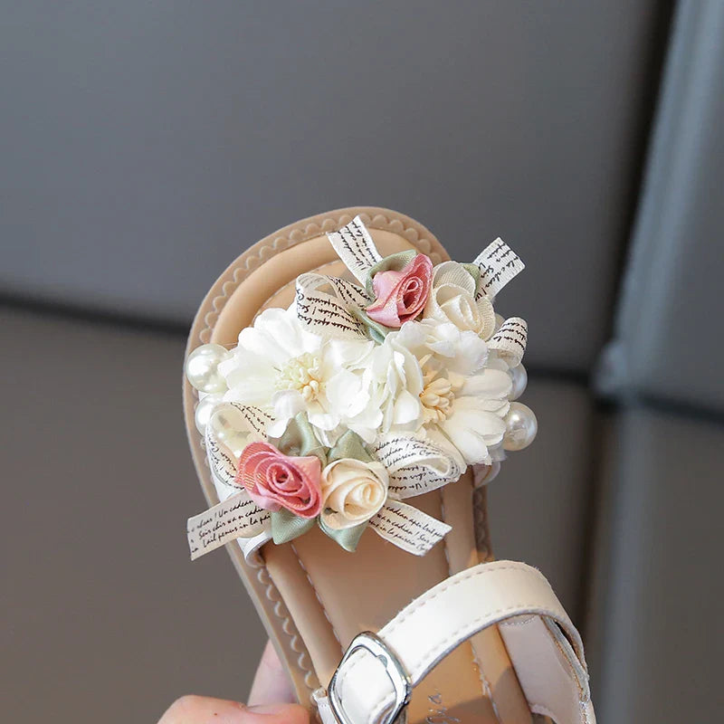 Girls' sandals, fairy-style beach shoes, summer new styles, pearl flower sandals with anti-slip soles, silver princess sandals