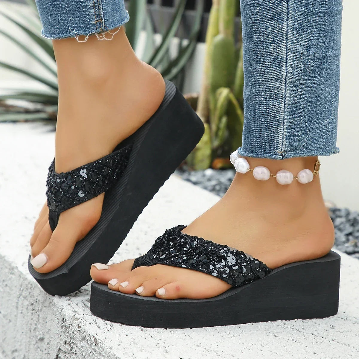 Fashionable New Round Toe Comfortable Beach Sandals Summer Outdoor Wear Flip-flops Lightweight Non-slip Flat Women's Slippers