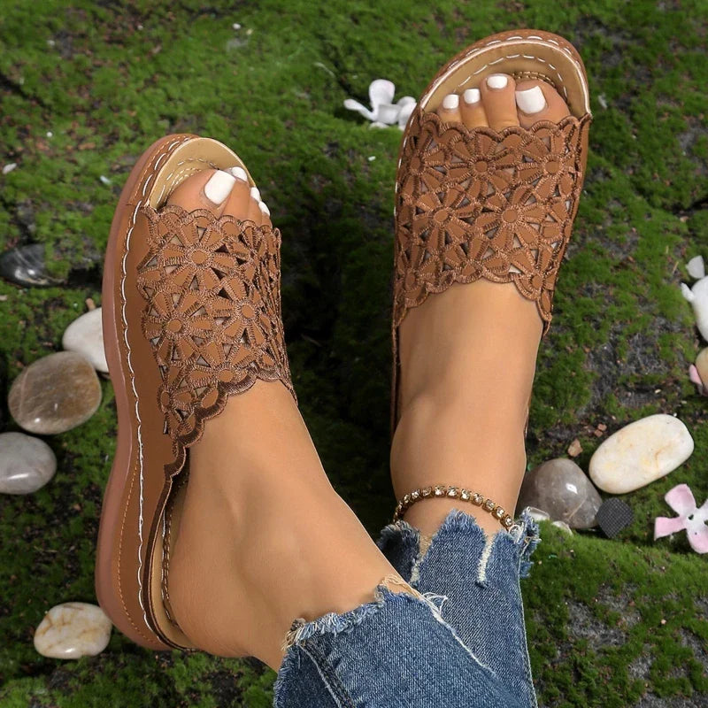 2025 Summer New Casual Hollow Flower Breathable Lightweight Women's Slippers Fashion Sandals Anti slip Women's Shoes